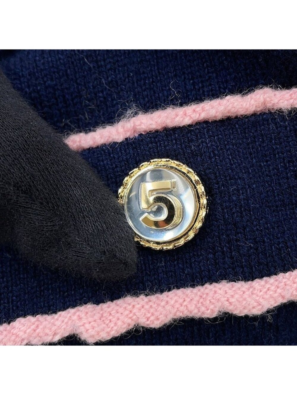 Chanel Cardigan No5 Button Cashmere 36 - Picture 7 of 10